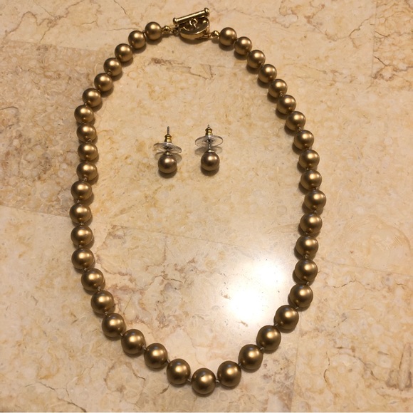 CAROLEE Gold Pearl Choker, bracelet and earrings Set - Picture 4 of 13
